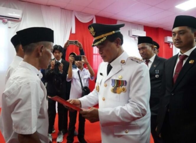 
 Peringatan HUT RI ke 78 Bupati Tanbu Serahkan Sertifikat Remisi Ke 254 WBP Lapas Batulicin