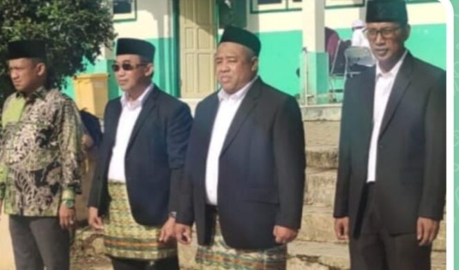 
 MTs Darul Zhar Gelar Upacara Penuh Semangat Peringatan Hari Guru Nasional Ke 23 di Tanah Bumbu