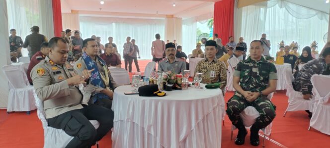 
 Ketua DPRD Ucapakan Selamat Pada Acara Seremoni Kenal Pamit dan Sambut Kapolres Baru Tanah Bumbu