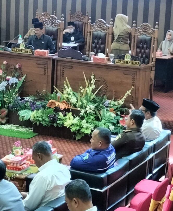 
 Plt Dirut PT AM Bersujud Hadiri Rapat Paripurna DPRD Tanah Bumbu