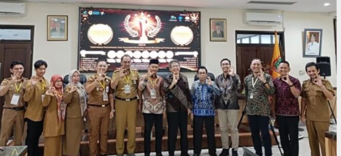 
 Tanah Bumbu Raih Penghargaan Geospasial Banua Award 2024*