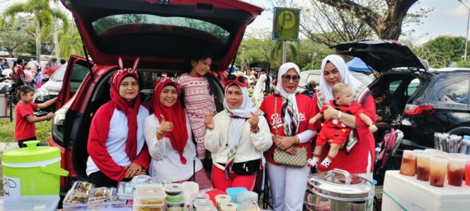 
 Pedagang di Bandara Bersujud Gunakan Kostum Merah Putih Rayakan HUT RI ke-79: Simbol Semangat dan Patriotisme”