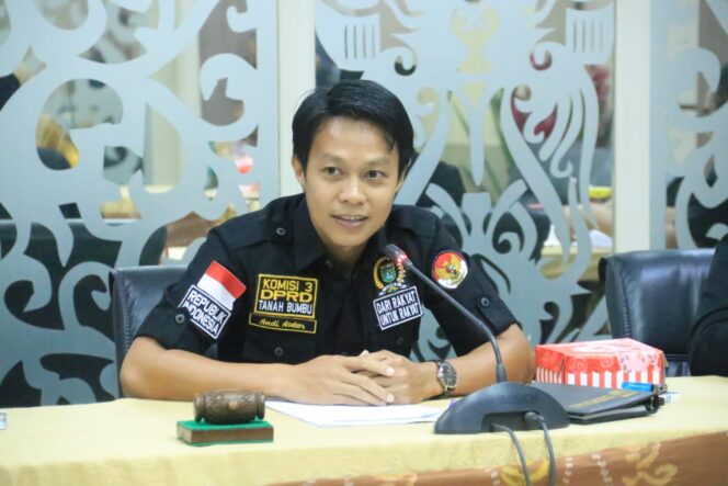 
 Rapat Paripurna DPRD Tanah Bumbu:Dorong Peningkatan Tenaga Kerja Lokal di Perusahaan