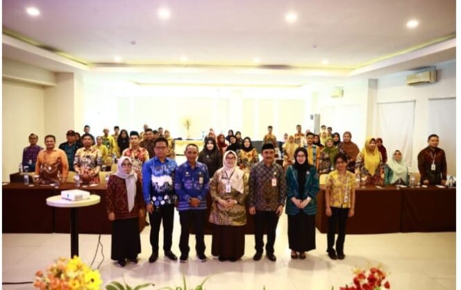 
 Demi Pelayanan Prima, Disdukcapil Tanbu Gelar Bimtek Public Speaking dan Service Excellence