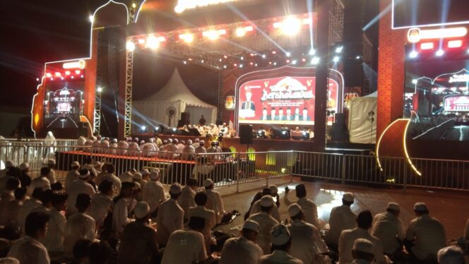 
 KPU Gelar Sosialisasi Pilkada dan Tanah Bumbu Bershalawat dihadiri Ribuan Jama’ah