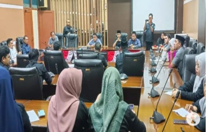 
 Ketua DPRD Tanah Bumbu Menerima Kunjungan DPRD Kota Banjarbaru