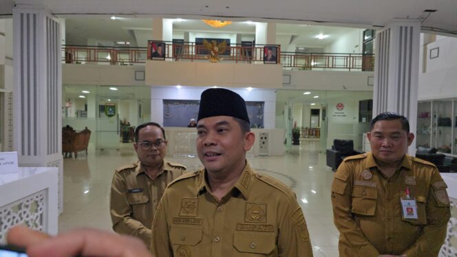 
 Dedikasi Tanpa Batas, Bupati Bang Arul Prioritaskan Kepentingan Rakyat Hingga Dini Hari