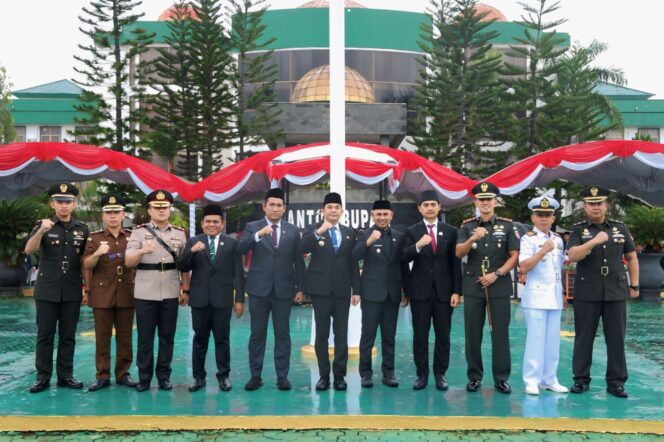 
 Bupati Andi Rudi Latif Pimpin Harkitnas dan HUT Proklamasi Pemerintahan ALRI Divisi 4 : Semangat Kebangkitan Nasional Tak Padam Meski Diguyur Hujan