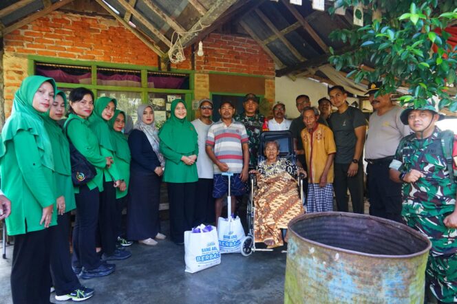 
 Bupati Bang Arul Dukung Penuh Aksi Sosial Dandim 1022, Salurkan Bantuan untuk Warga Kurang Mampu