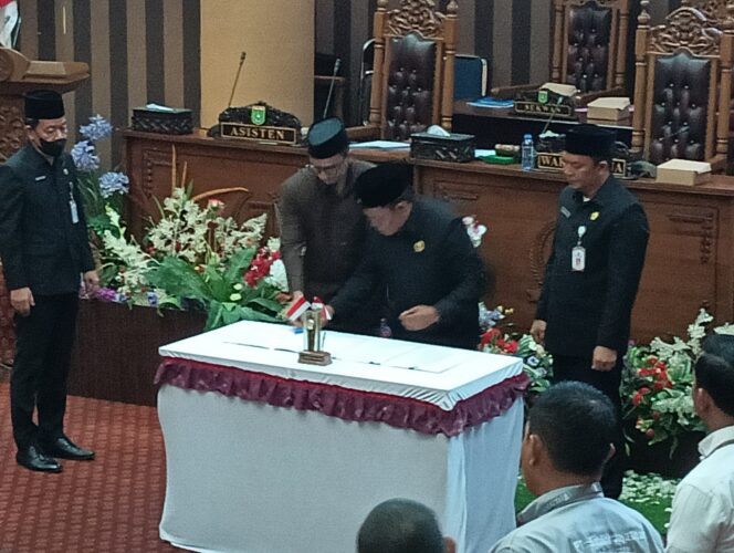 
 DPRD Tanah Bumbu Sahkan LPJ APBD 2024: Wujud Nyata Komitmen Kinerja dan Akuntabilitas