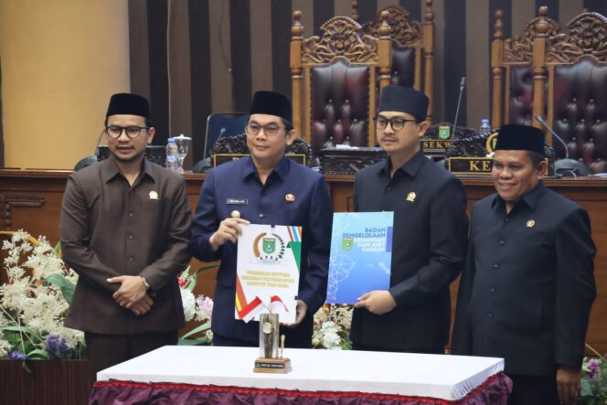 
 DPRD Tanah Bumbu Sahkan Perubahan APBD 2025: Bukti Sinergi Demi Kemajuan Daerah