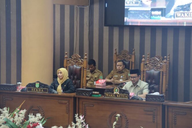 
 DPRD Tanah Bumbu Gelar Paripurna, Pemerintah Sampaikan Jawaban Bupati atas Raperda Kerjasama Daerah