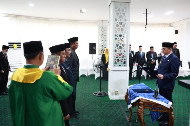 
 Bupati Andi Rudi Latif Lantik Pejabat Pimpinan Tinggi Pratama, Tegaskan Jabatan Adalah Amanah