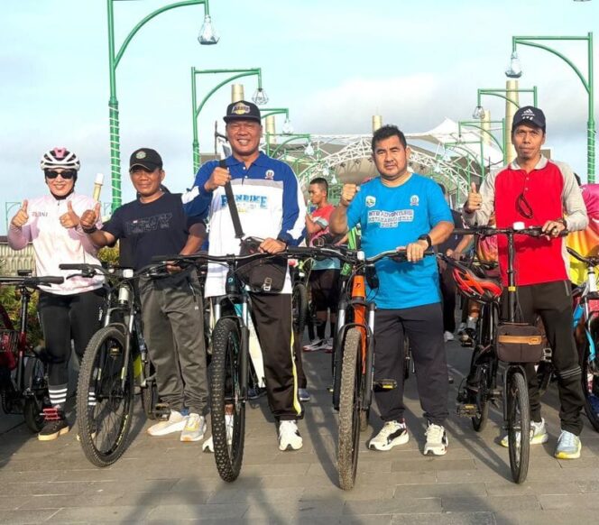 
 Ratusan Goweser Padati Siring Laut, Funbike Kotabaru Hebat 2025 Meriah dan Penuh Semangat!