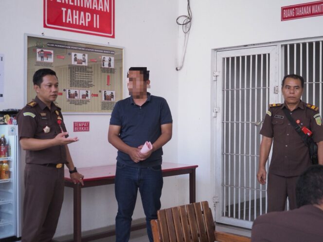 
 EE Tersangka Pajak Rp 2,9 Miliar Diserahkan ke PN Palangkaraya