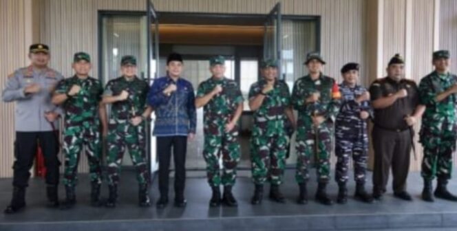 
 Bupati Tanah Bumbu Sambut Pangdam XXII/Tambun Bungai: Wujud Sinergi Kuat Pemerintah dan TNI Bangun Daerah