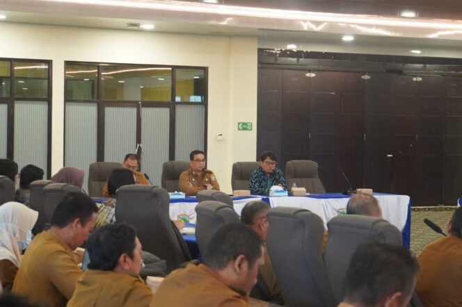 
 Tim BPK RI Melaksanakan Entry Meeting Audit LKPD 2025. Sekda Minta SKPD Dukung Pemeriksaan