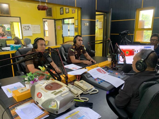 
 Lewat Dialog Radio, Kejari Kotabaru Tegaskan Pengawalan Koperasi Merah Putih Berbasis Pencegahan