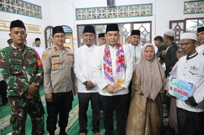 
 Safari Ramadhan 1447 H di Kelumpang Selatan, Pemkab Kotabaru Serahkan Berbagai Bantuan untuk Masyarakat