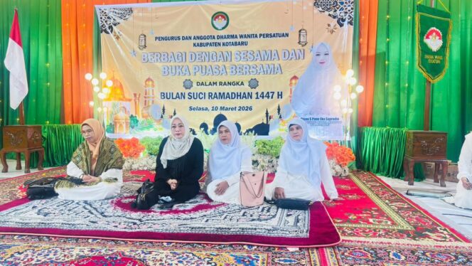 
 Dharma Wanita Persatuan Kotabaru Gelar Pertemuan Rutin, Berbagi Bansos dan Buka Puasa Bersama