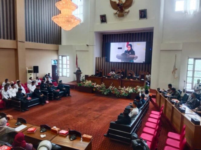 
 Rapat Paripurna DPRD Tanah Bumbu: DPRD Minta Pemkab Tindak Lanjuti Rekomendasi LKPJ 2025