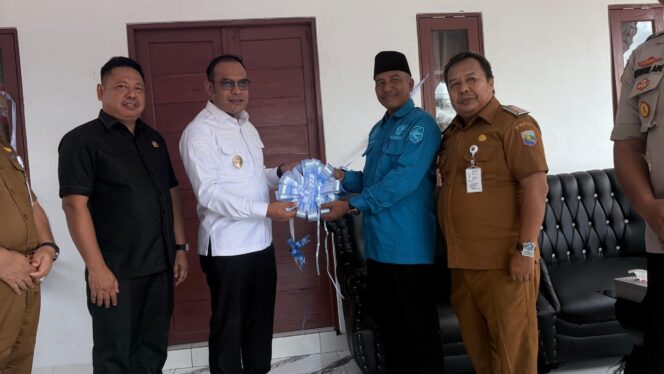 
 Pemkab Kotabaru Resmikan Kantor Desa Bungkukan, Dorong Pelayanan Prima