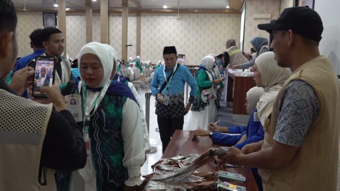 
 Calon Jamaah Haji Kloter 13 Embarkasi Banjarmasin Masuk Asrama Haji Banjarbaru