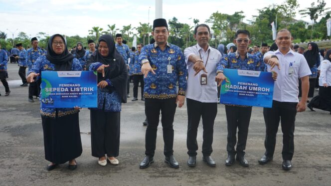 
 Apresiasi ASN, Pemkab Kotabaru Gelar Apel Gabungan dan Penyerahan Hadiah Bank Kalsel