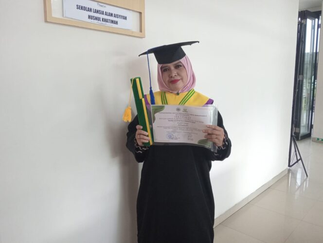 
 Wisuda Sekolah Lansia Alam Aisyiyah “Husnul Khatimah” Banua Anyar Banjarmasin, Usia Lansia Tetap Semangat Menimba Ilmu
