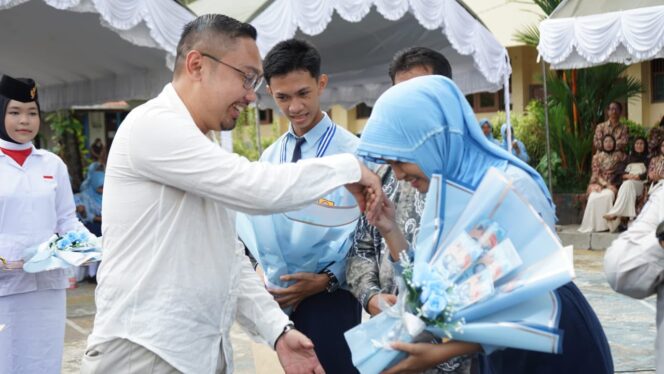 
 Pemkab Kotabaru Apresiasi Kelulusan Siswa SMPN 1 Kotabaru, Dorong Generasi Muda Raih Prestasi
