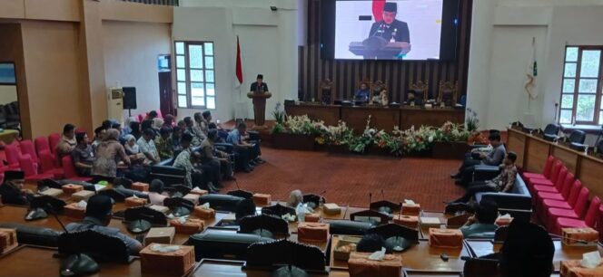 
 DPRD Tanah Bumbu Gelar Paripurna Jawaban Bupati atas Raperda Perizinan Berusaha Berbasis Risiko