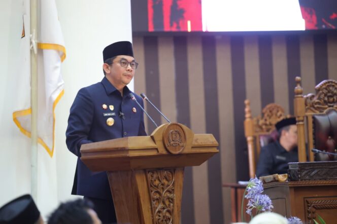 
 Bupati Andi Rudi Latif Sampaikan KUA-PPAS 2027