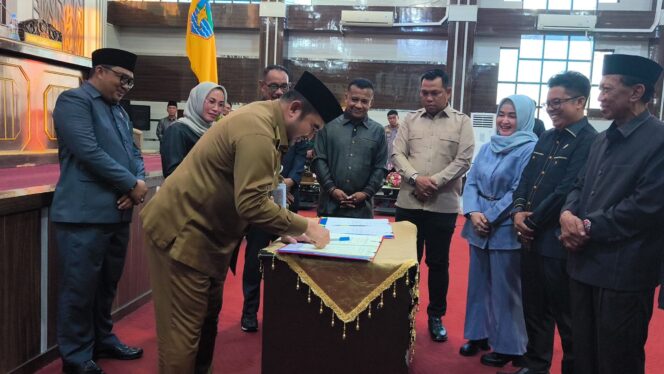 
 DPRD Kotabaru Sahkan Dua Buah Raperda dalam Rapat Paripurna Masa Persidangan III