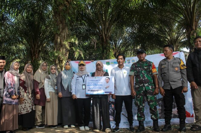 
 Bupati Andi Rudi Latif Dorong Kemandirian Warga Lewat Bantuan Usaha Ekonomi Produktif