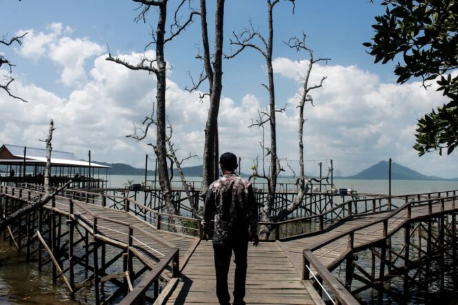
 Bupati Andi Rudi Latif Dorong Wisata Mangrove Kersik Putih Jadi Ikon Wisata Tanah Bumbu