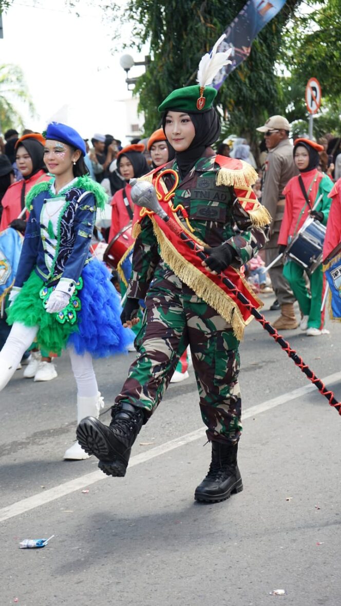 
 Ragam Budaya, Kostum dan Kreativitas Semarakkan Karnaval HUT RI Ke-81 di Kotabaru