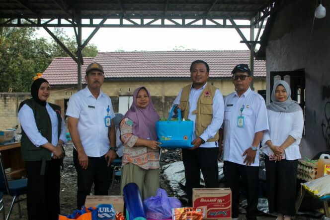 
 Bupati Andi Rudi Latif Salurkan Bantuan bagi Korban Kebakaran di Selaselilau