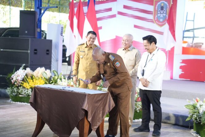 
 Bupati Kotabaru Lakukan Penandatanganan Adendum Nota Kesepakatan Bersama Proyek Strategis di Kal-Sel