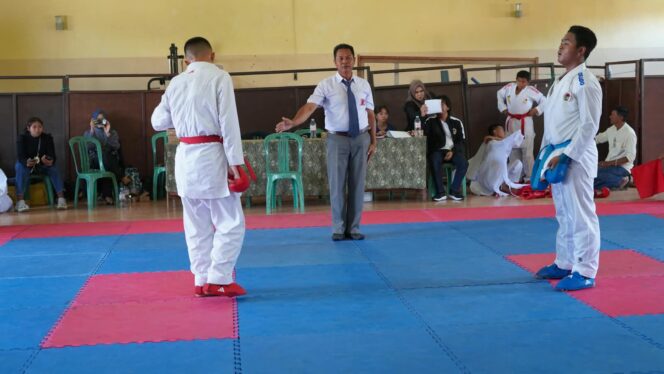 
 Puluhan Atlet Uji Kemampuan dan Mental Di Ajang Festival Karate INKAI Kotabaru