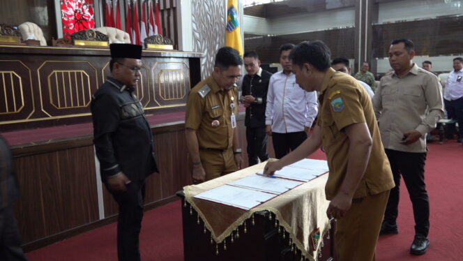 
 Bupati Kotabaru sampaikan Rancangan APBD 2027 Rp4,87 Triliun