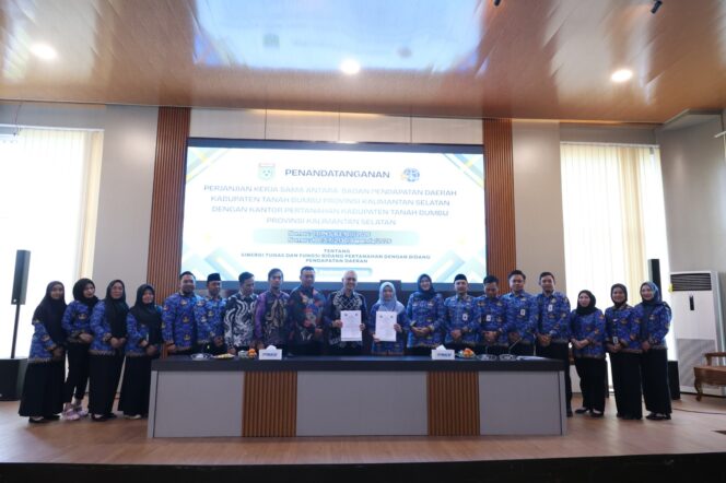 
 Bapenda dan Kantor Pertanahan Tanbu Tandatangani Perjanjian Kerja Sama, Bupati Andi Rudi Latif Beri Dukungan