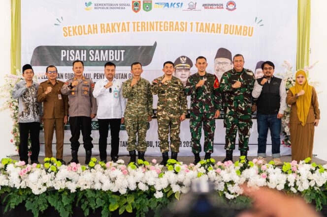 
 Bupati Andi Rudi Latif Siapkan Pemberdayaan Orang Tua Siswa Sekolah Rakyat
