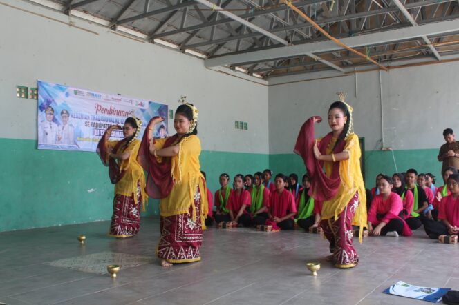 
 Bupati Andi Rudi Latif Dorong Regenerasi Penari Tradisional di Tanah Bumbu